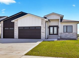 16624 Deerview Dr, Urbandale, IA 50323