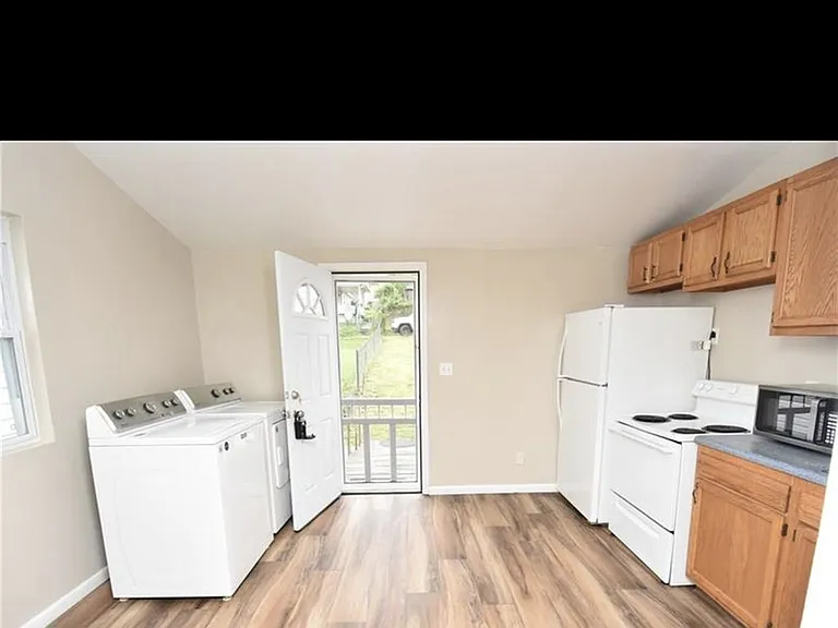 219 Meadow Ave #3 — Photo 2