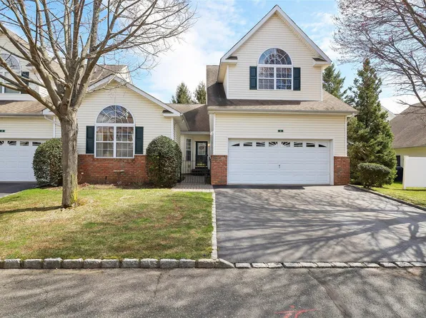 2 Shelly Lane, Mount Sinai, NY 11766