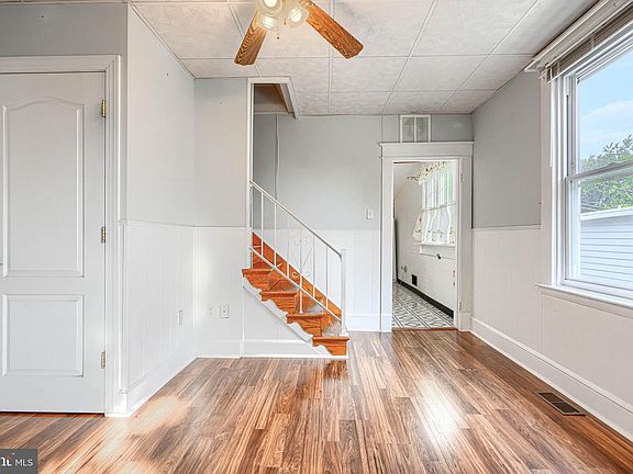 5th image of 6113 Fair Oaks Ave