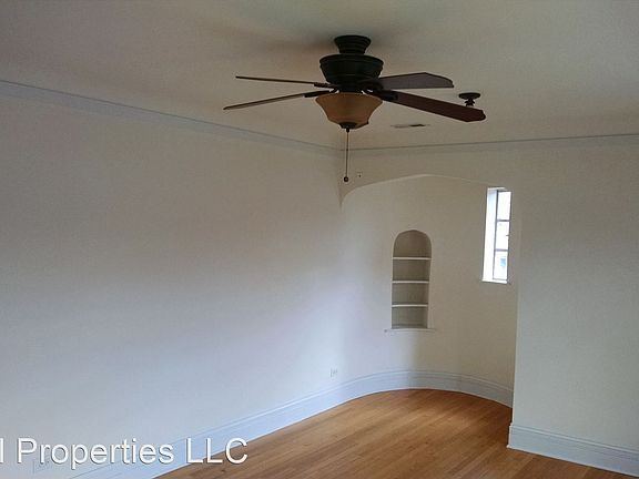 4th image of 2052 W Summerdale Ave APT 3A