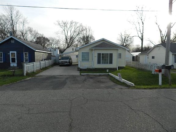 3rd image of 1051 W McLean Ave