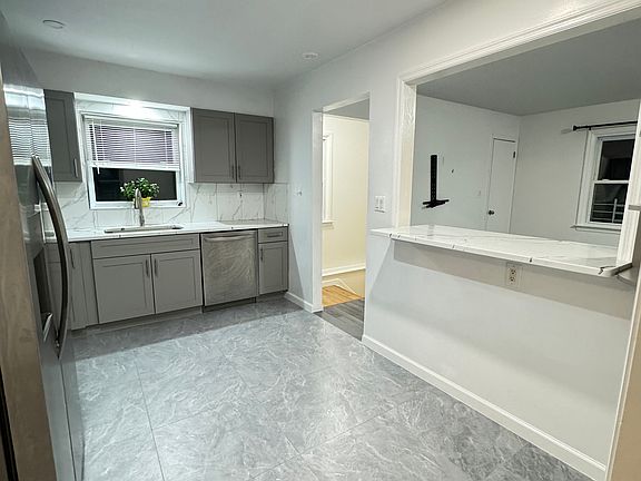 3rd image of 131 Ogorman Ave #2L