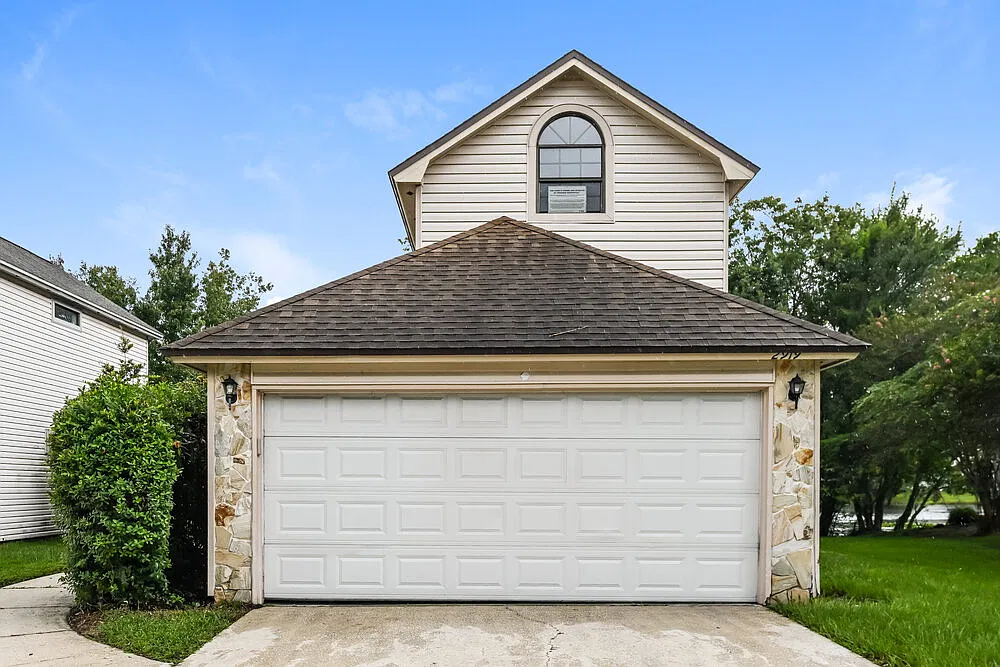 3 bed, 2.5 bath, 1556 sqft, $2,710 — Photo 1