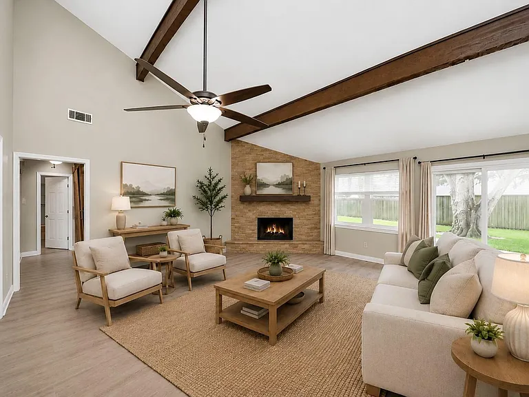 1104 N Heron Dr — Photo 4