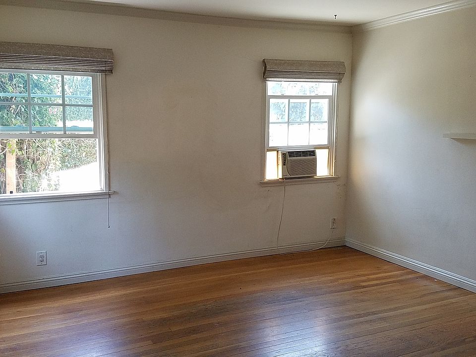 1st image of 911 Hyperion Ave #913