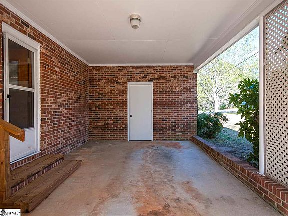 3rd image of 132 Montis Dr
