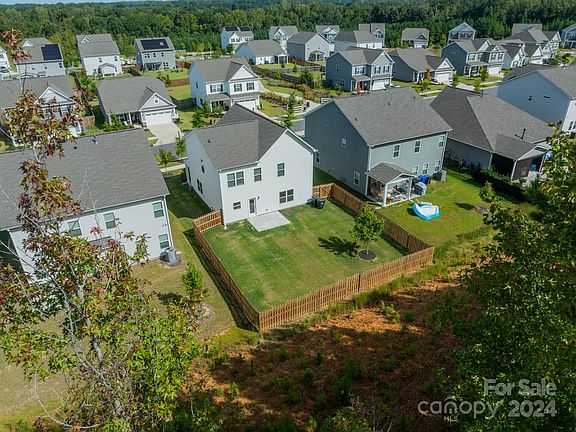 5th image of 8416 Dumphries Dr