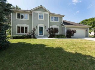 5071 Solitude Dr, Rockford, IL 61114