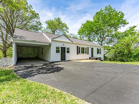 4th image of 1703 Breda Dr