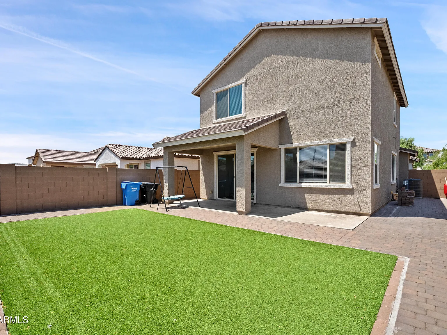 4 bed, 2.5 bath, 2579 sqft, $2,800 — Photo 2