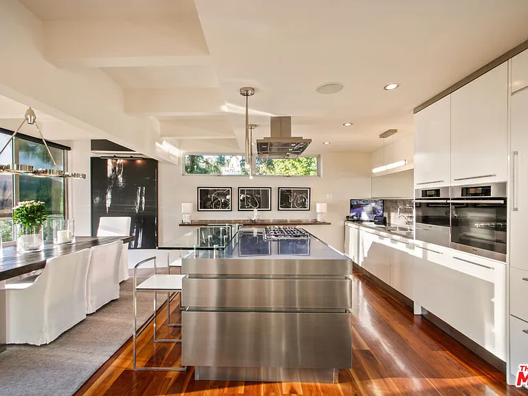 9416 Beverly Crest Dr — Photo 20