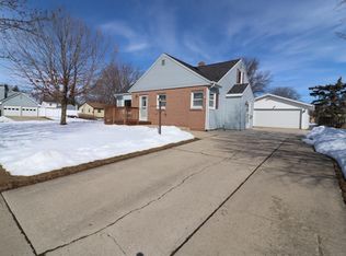 1503 Cook St, De Pere, WI 54115