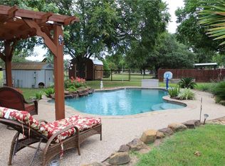 2147 Oak Ridge Rd, La Grange, TX 78945