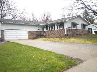 152 Bretton Ct, Decatur, IL 62521