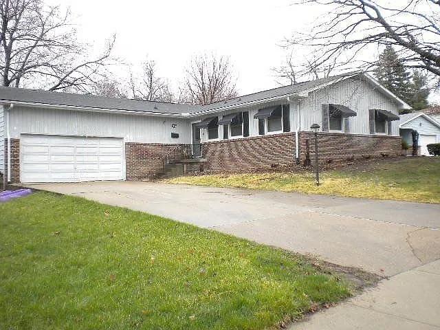 152 Bretton Ct photo 1