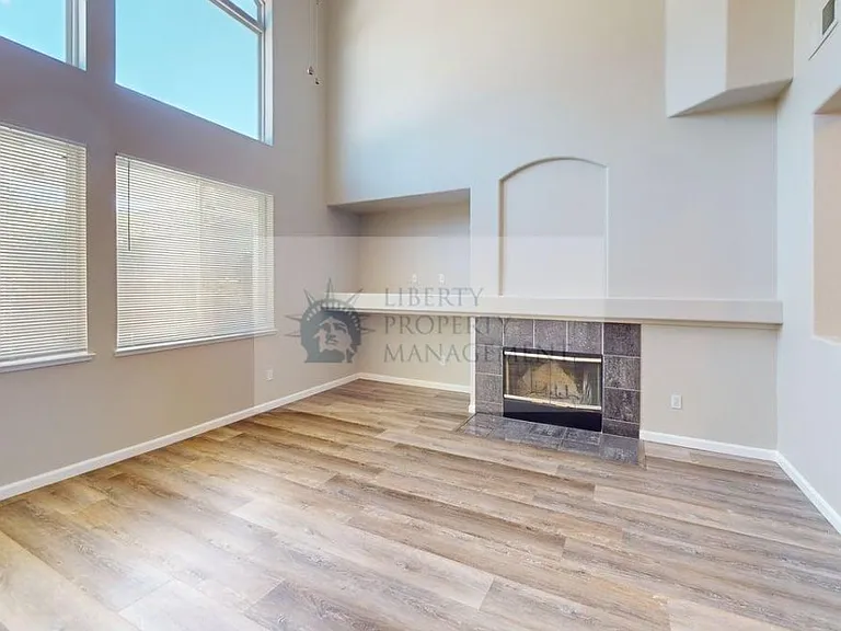 5249 Stonehart Ln — Photo 4