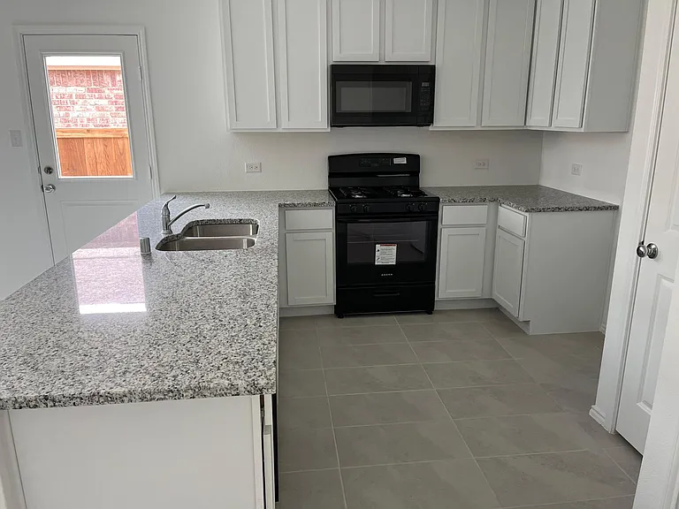 1507 Forge Pond Ln — Photo 6