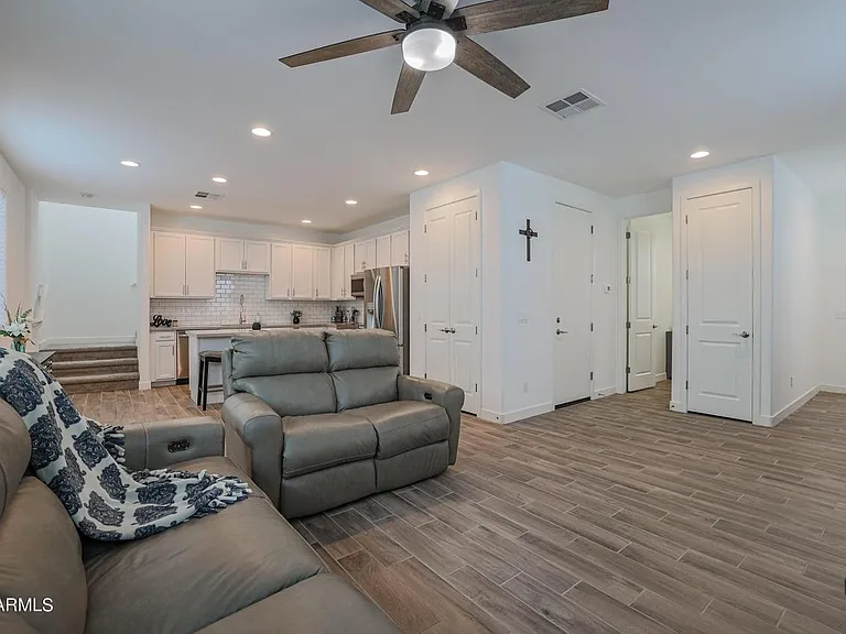 5514 S Dillon Cir — Photo 2