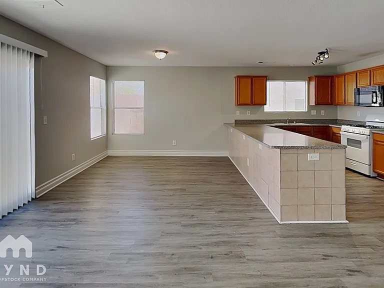 6271 Stone Hollow Ave — Photo 4