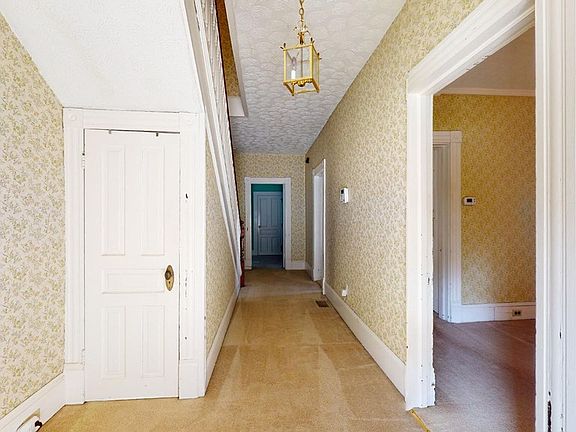 3rd image of 16 Hargrave Blvd