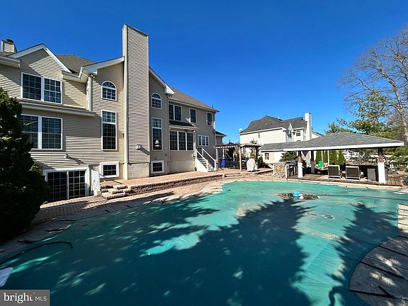 4th image of 18 Foxcroft Way