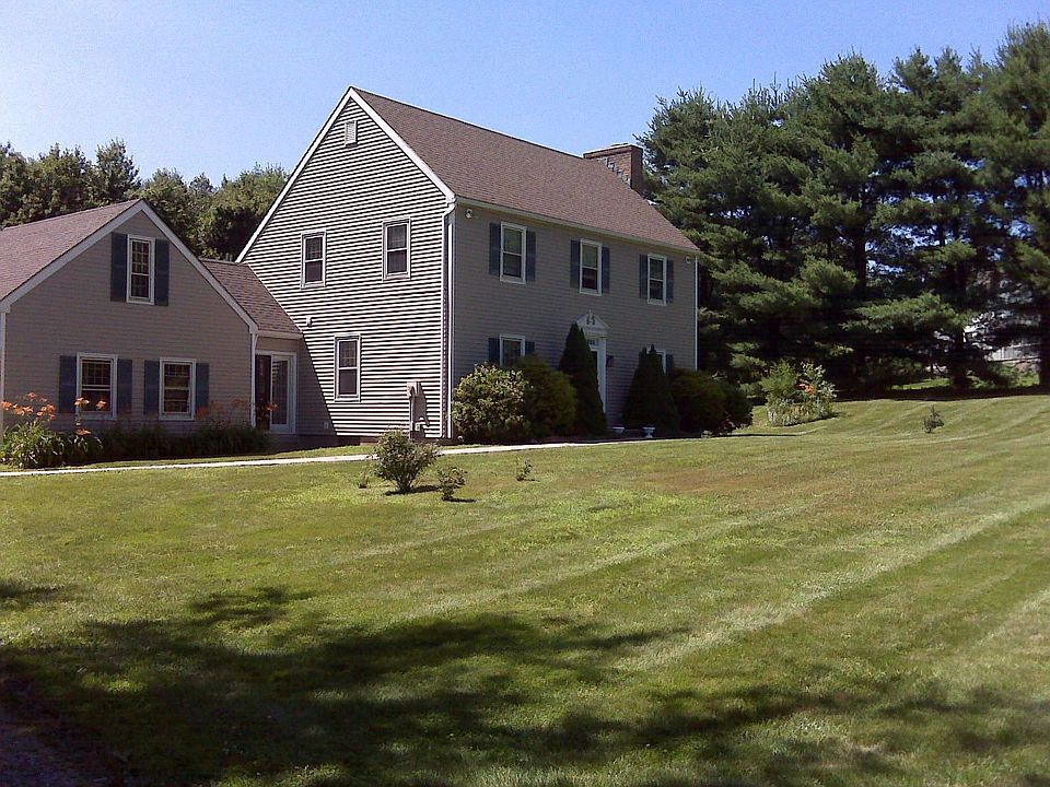 Beautiful Saltbox Colonial