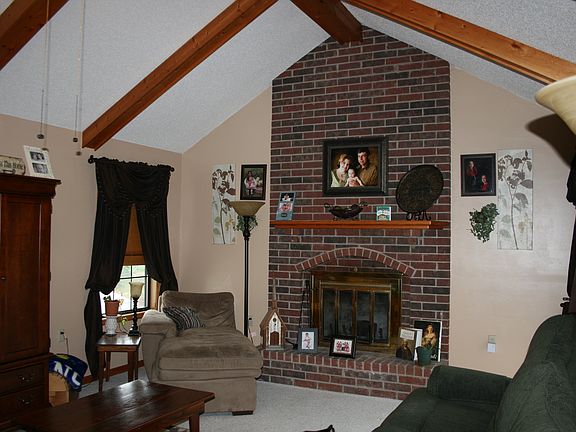 3rd image of 1408 Grandview Dr