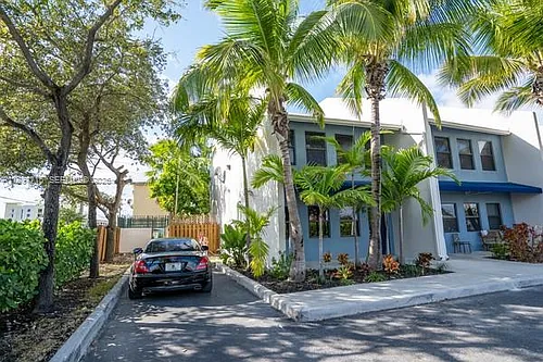 1622 NW 1st Ave #1 Photo 1