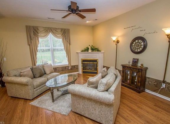 4th image of 1554 S Yorkshire Dr