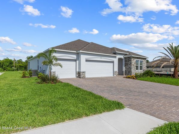 6266 Moonrise Dr