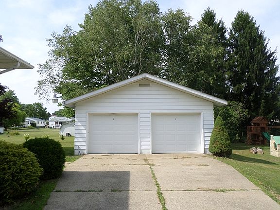 4th image of 985 Oakwood Dr