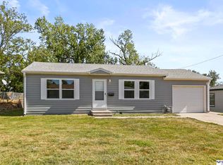 7327 La Vista Dr, La Vista, NE 68128