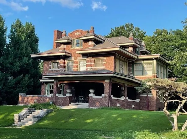 3677 Belleview Ave, Kansas City, MO 64111