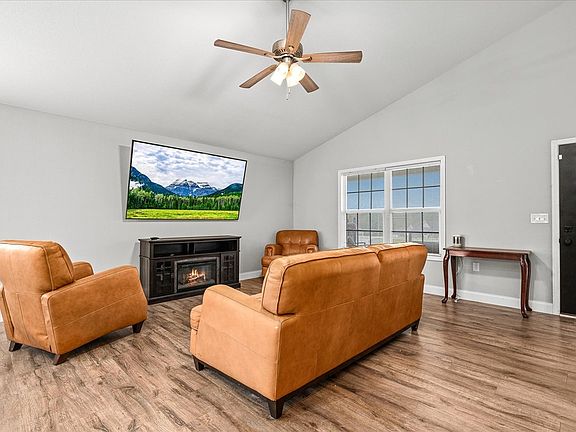 5th image of 24 Capitol Dr