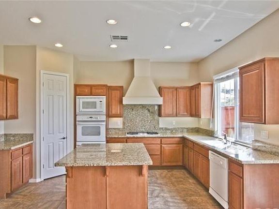 4th image of 34173 Lake Breeze Dr