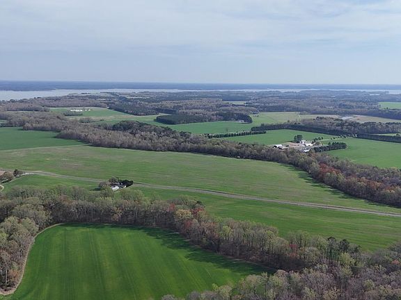 5th image of 3750B Windy Hill Rd
