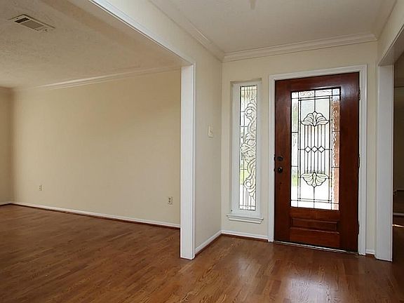 3rd image of 11918 Knobcrest Dr