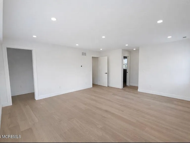 20 Roslyn Dr — Photo 7