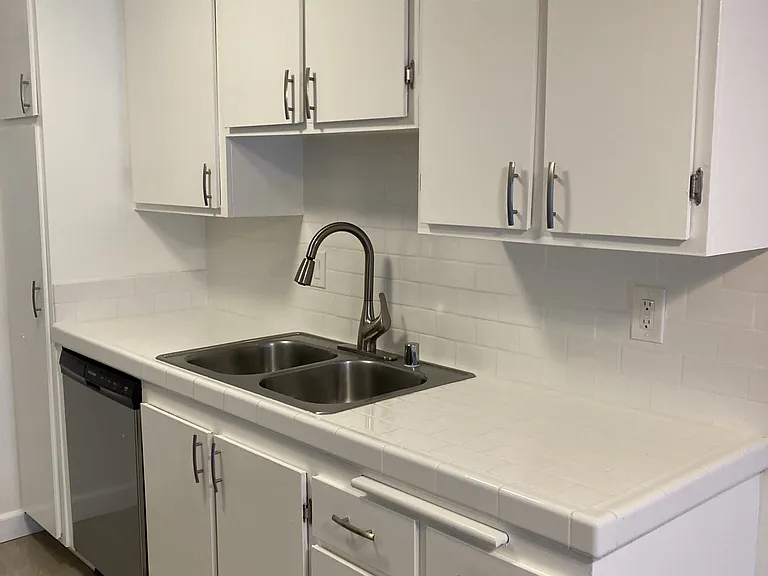 1236 Amherst Ave — Photo 19