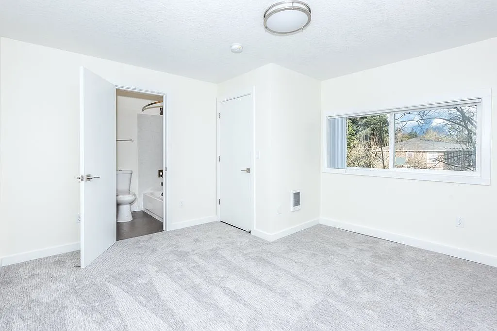 2 bed, 1000 sqft, $2,200 — Photo 4