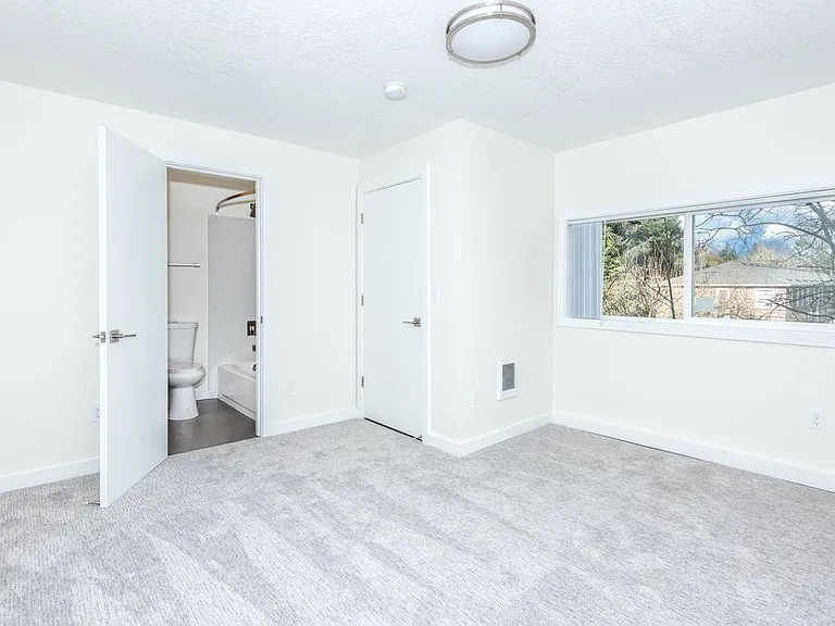 920 SW Grover St — Photo 4