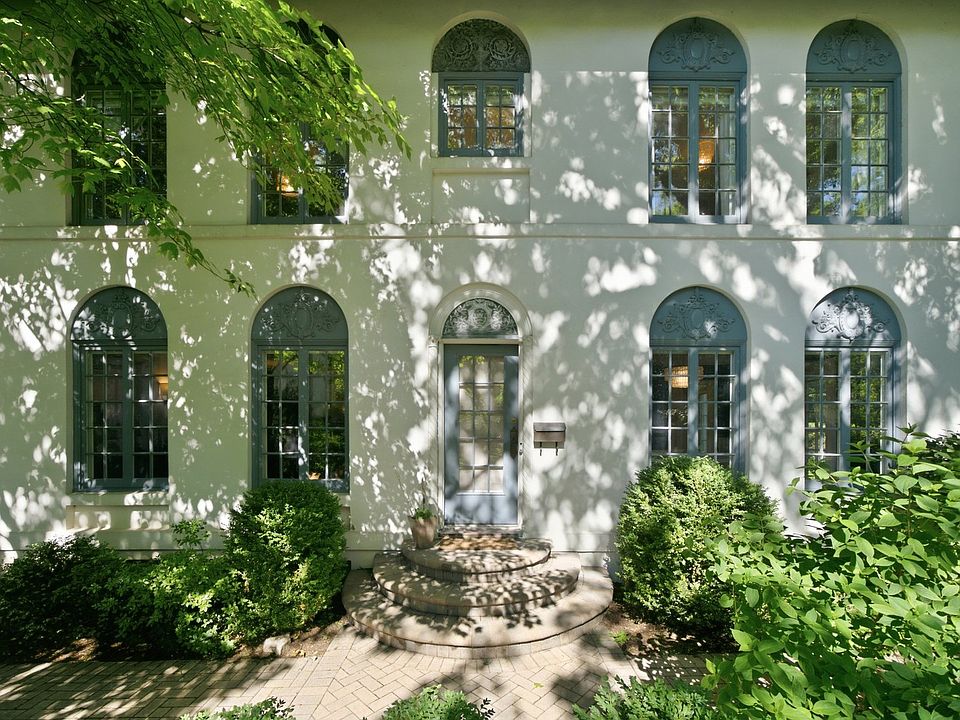 1st image of 376 Woodlawn Ave