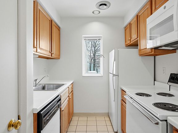 3rd image of 6329 Marchand St APT 21