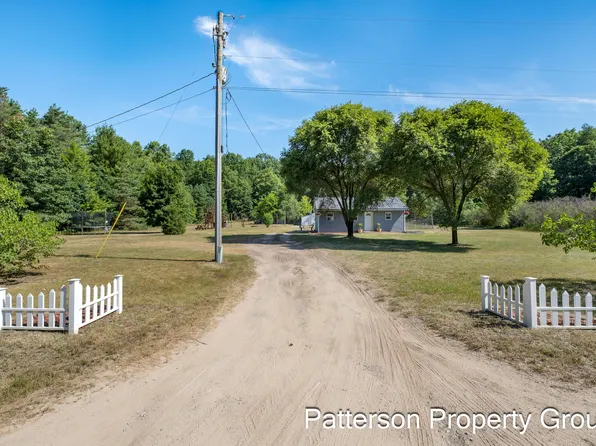 11322 Hall Rd, Ravenna, MI 49451