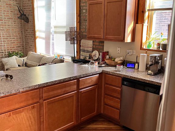 5th image of 950 N Damen Ave APT 3R