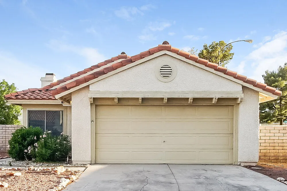 3 bed, 2.0 bath, 1163 sqft, $2,175 — Photo 1
