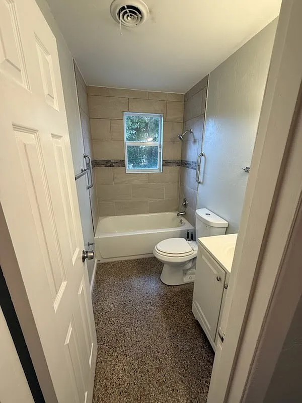 4 bed, 1350 sqft, $2,000 — Photo 2