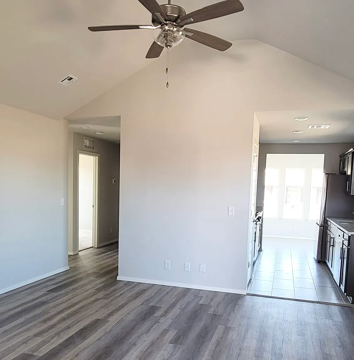 3 bed, 1196 sqft, $1,315 — Photo 4