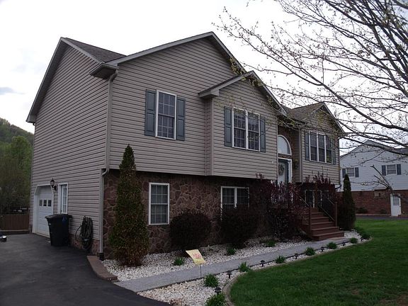2nd image of 137 Harvest Ln